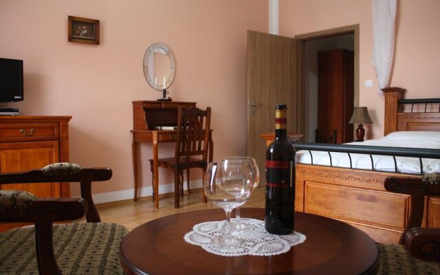 Hotel Lony