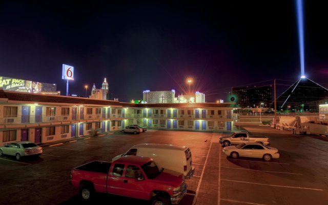 Motel 6 Las Vegas, NV – I-15 Stadium