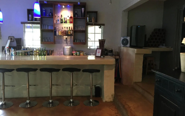 Airport Bird & Game Lodge