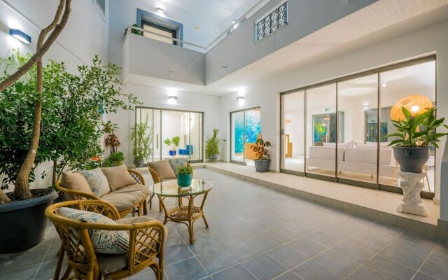 Isola Apartments Junior Suites