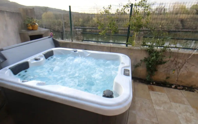 Scenic Villa With View of the Gardon River