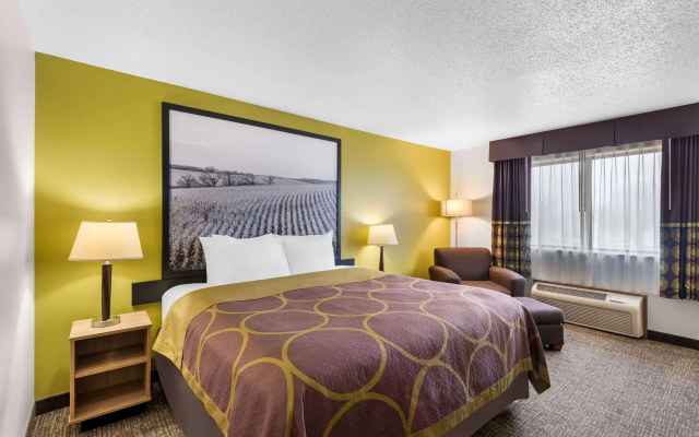 Super 8 by Wyndham Oelwein