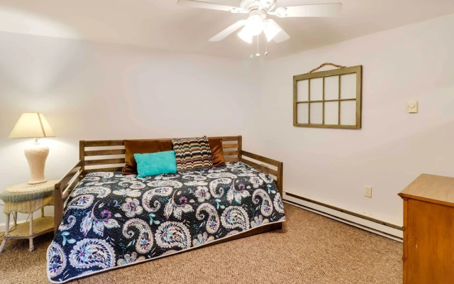 Spacious Pocono Lake House Near Skiing & Swimming!