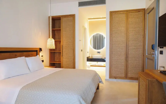 Kouros Blanc Resort & Suites