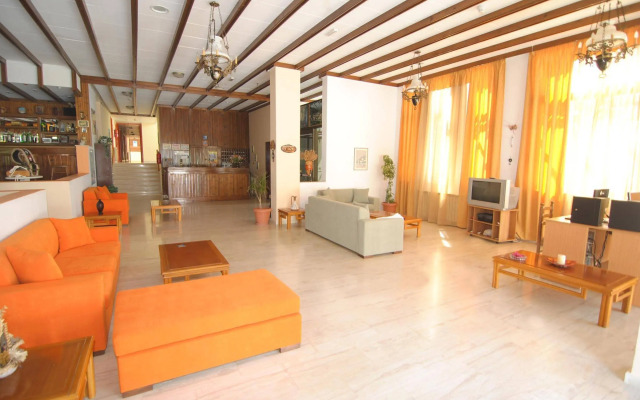 Iris Hotel