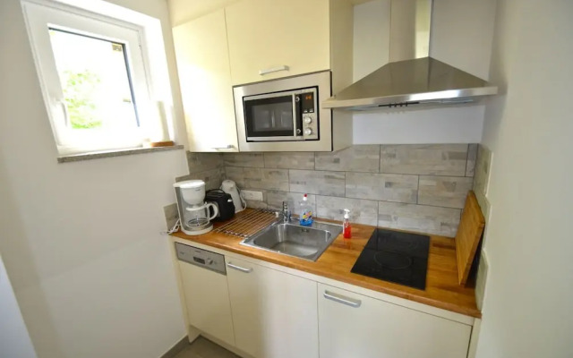 Deluxe Studio TOP 12