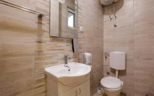 Airport Garni Hotel