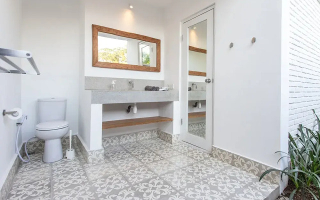 White Studio Villa