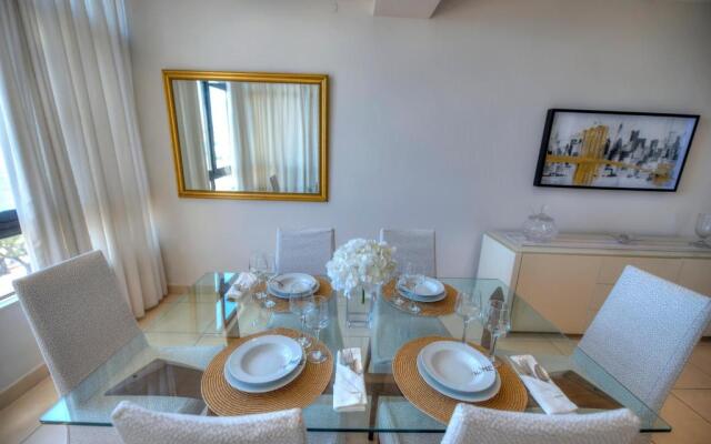 Large seafront 3 bedroom apartment in the heart of Sliema - MMAI1-2