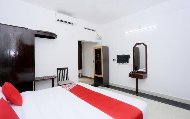 OYO Flagship 45302 Kaveri Tourist Home Guruvayur