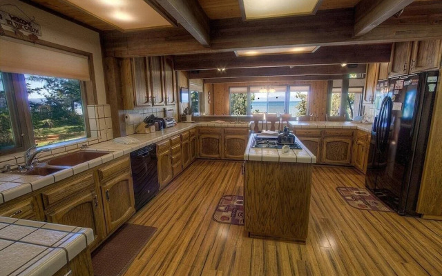 Cyh1281- Tahoe Acres 5 Bedroom Home