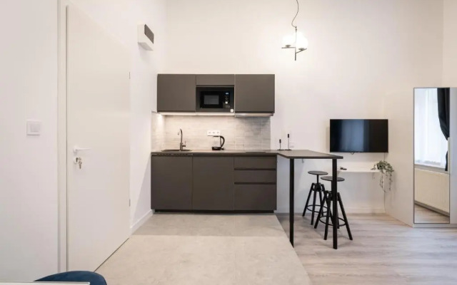 R38 - Artists luxury home