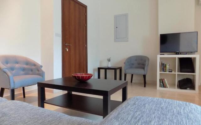 2b Seafront Boutique Apartment - Finikoudes Beach