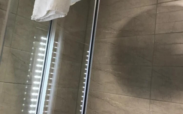 Springfield House Serviced Accommodation by Saffatel