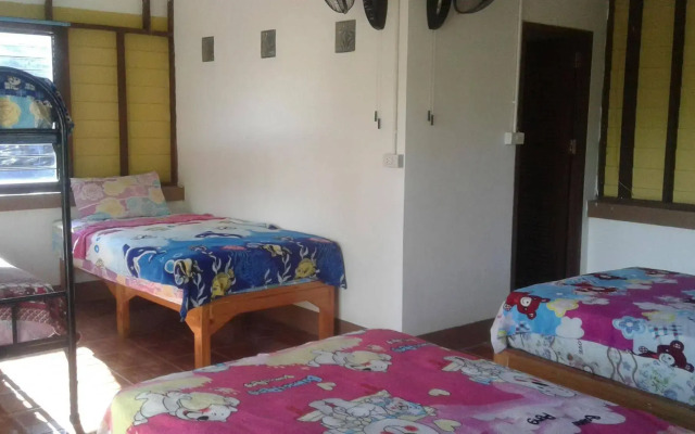 Happy House Backpacker - Hostel