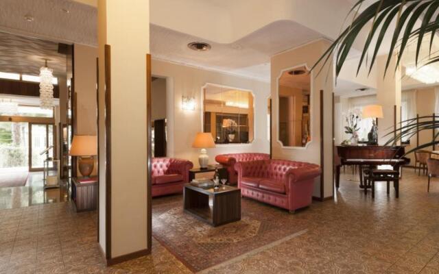 Waldorf Suite Hotel