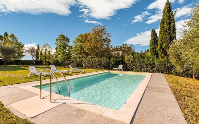 Cozy Cottage in Castelnuovo Berardenga with Swimming Pool
