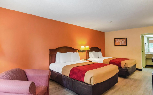 Econo Lodge Inn & Suites