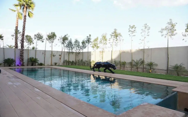 Marrakech Oasis Retreat - 5-bedroom Villa With Private Pool
