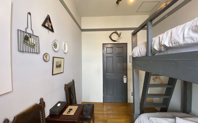 Little Barrel Guest House - Hostel