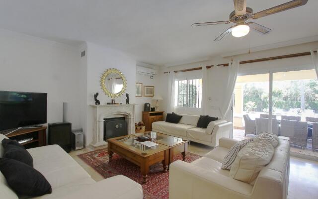 1106- Bel Air Family Villa