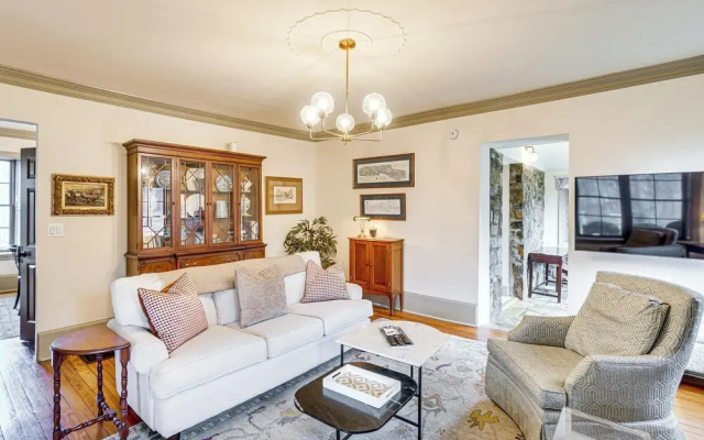 Aldie Home w/ Private Pool: Near Wineries!