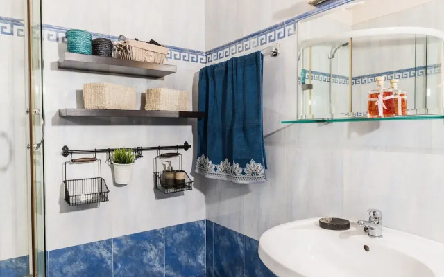 Dream Lux Flat with Great Outdoor Pool & Parking