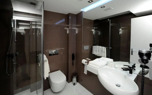 Plaza V Business and SPA