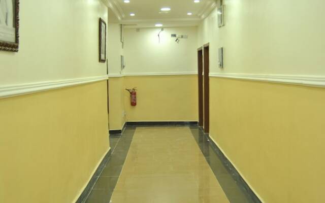 De Royal Legacy Hotel and Suites