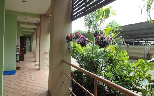 Arunroj Apartment