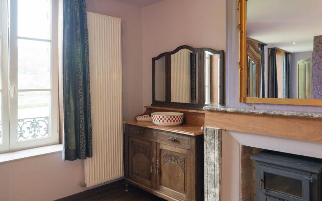 Attractive Castle in Vireux-Wallerand with Garden