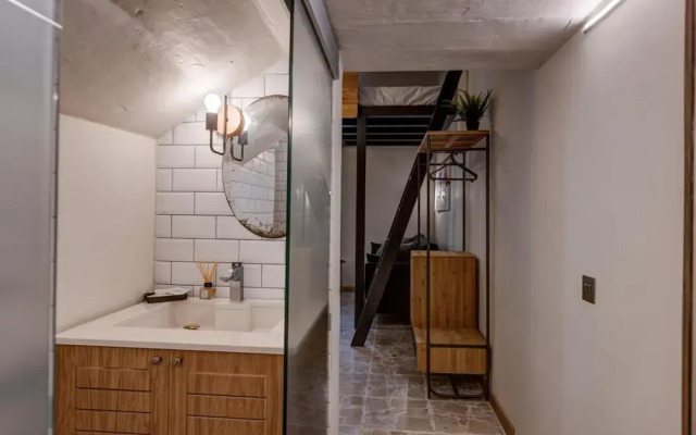 Modern Luxury 1-br Apartment