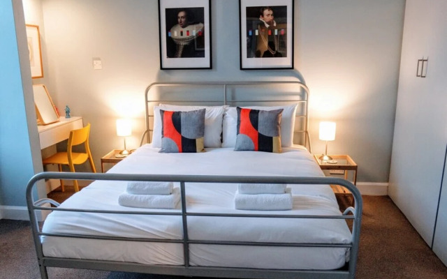 1 Bedroom Apartment In Edinburghs New Town
