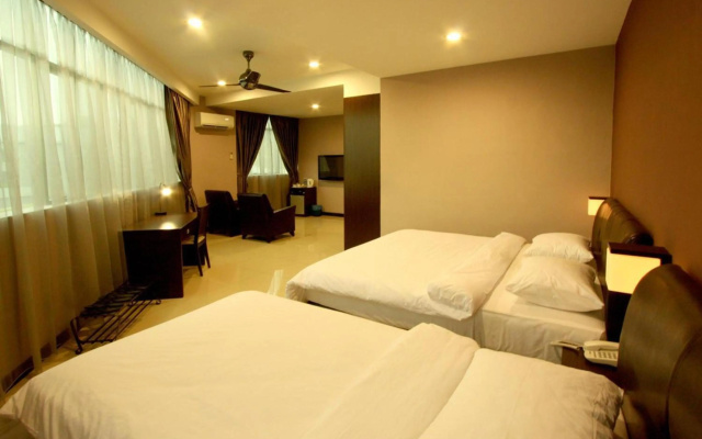 Capital O Rail Hotel – Guest Rooms – Kluang