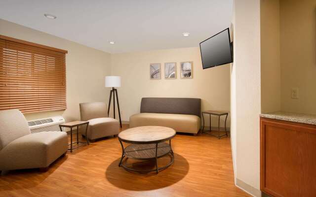 WoodSpring Suites Chicago Romeoville