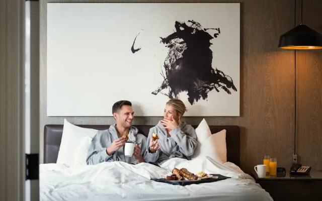 The Logan Philadelphia, Curio Collection by Hilton