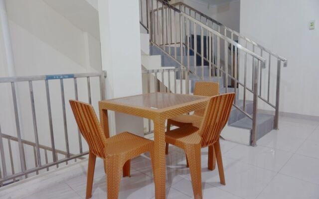 Oyo 1295 Linns Family Residence