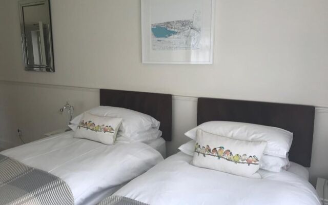 Coombe Bank Guest House