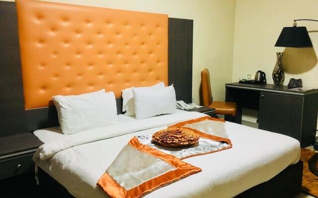 Le Paris Continental Hotel