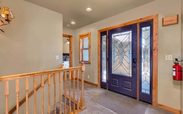 Bass Lake Beauty! 4 BDR Sleeps 16, Lakefront Views