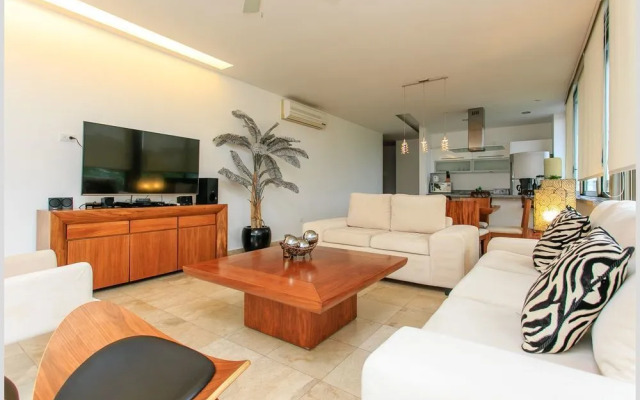 Doca 203 2 Bedroom and Jacuzzi by RedAwning