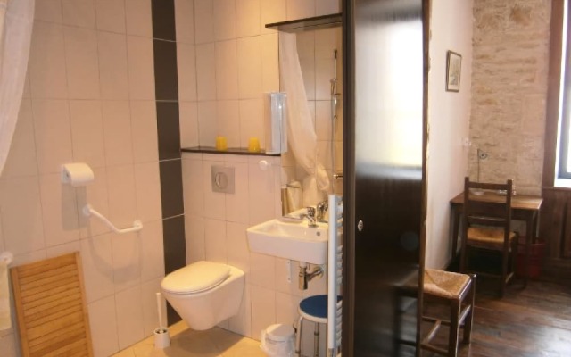 Gite La Tour de Giry