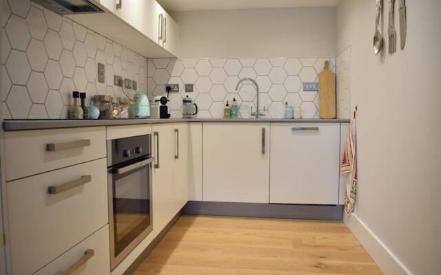 1 Bedroom Mezzanine Apartment In Stoke Newington