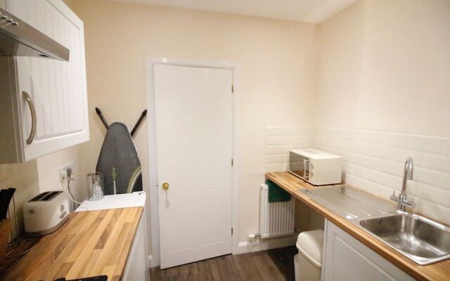 Deluxe City Apartment