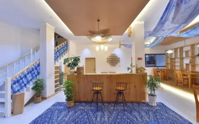 Mountain Whisper & Blooming Verse Scenic View Inn (Zhaoxing)