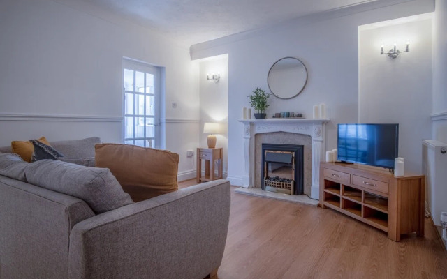 Ivy Cellar - 1 Bedroom Apartment - Tenby