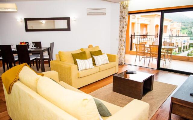 Stunning 2 Bedroom Apartment 500m to Luz Beach