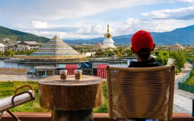 Lake Tower Whisper Guest house – Outside – Shangri-La