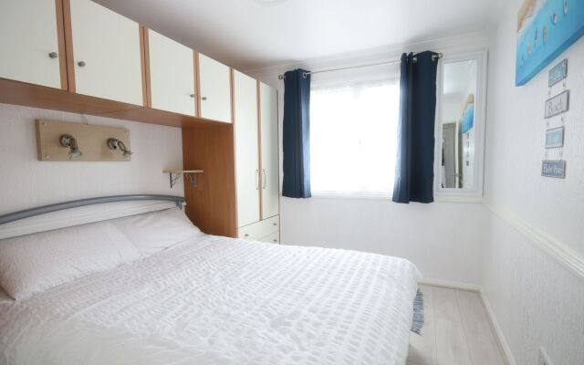 7C Medmerry Park 2 Bedroom Chalet