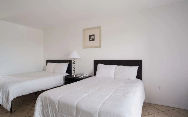 Rodeway Inn at Somers Cove Marina